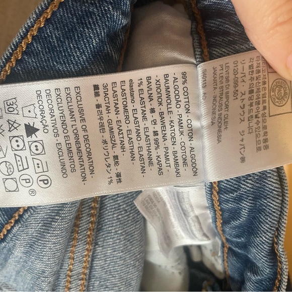Levi's Women's Light Blue Straight Leg Jeans - Picture 8 of 8
